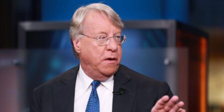 Investor Jim Chanos advises buying AI model companies over data center builders