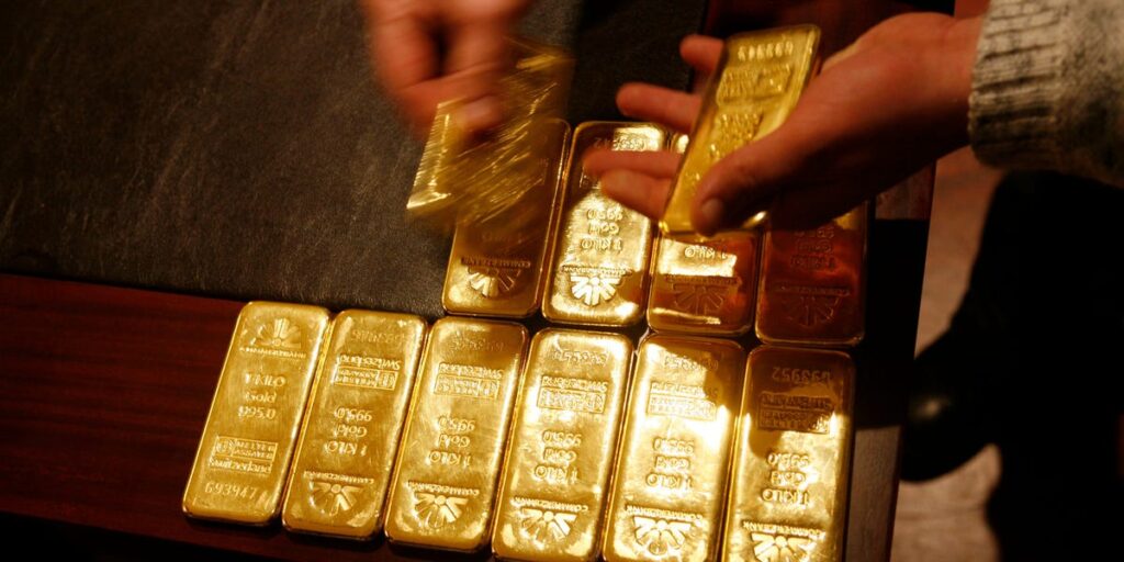 Gold and silver prices fall sharply following Trump’s Federal Reserve chair nomination
