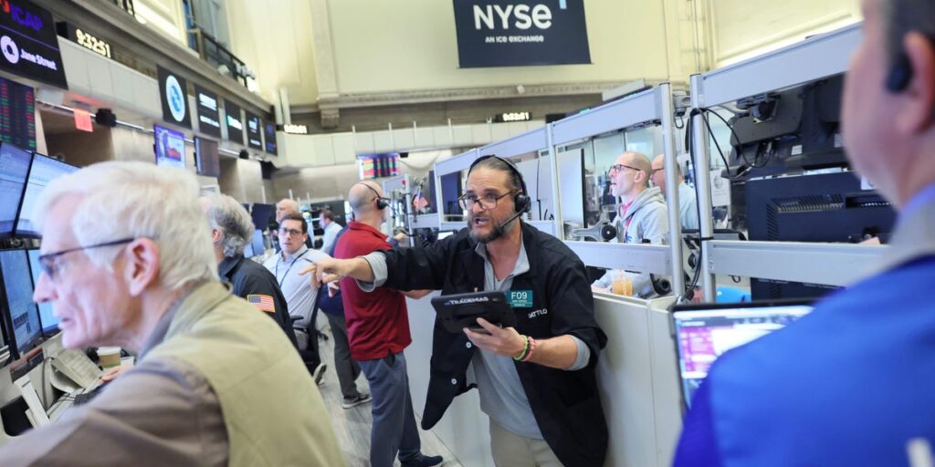 Leading Stocks Expected to Rise Following Supreme Court Decision on Trump Tariff Policy