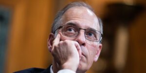 Economist Mark Zandi warns of dangerous disconnect between stock market and economy