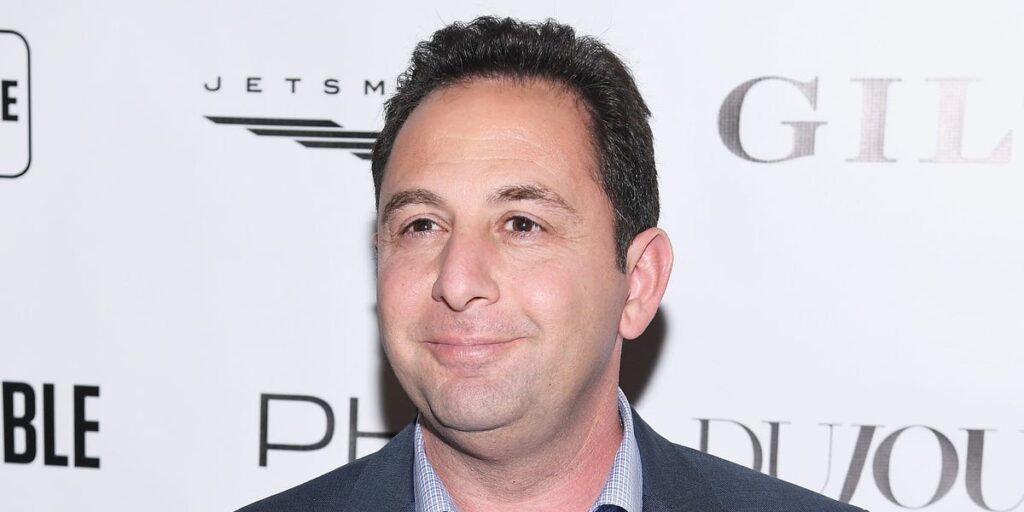 Wealth manager advises affluent clients on investment strategy amid artificial intelligence market volatility